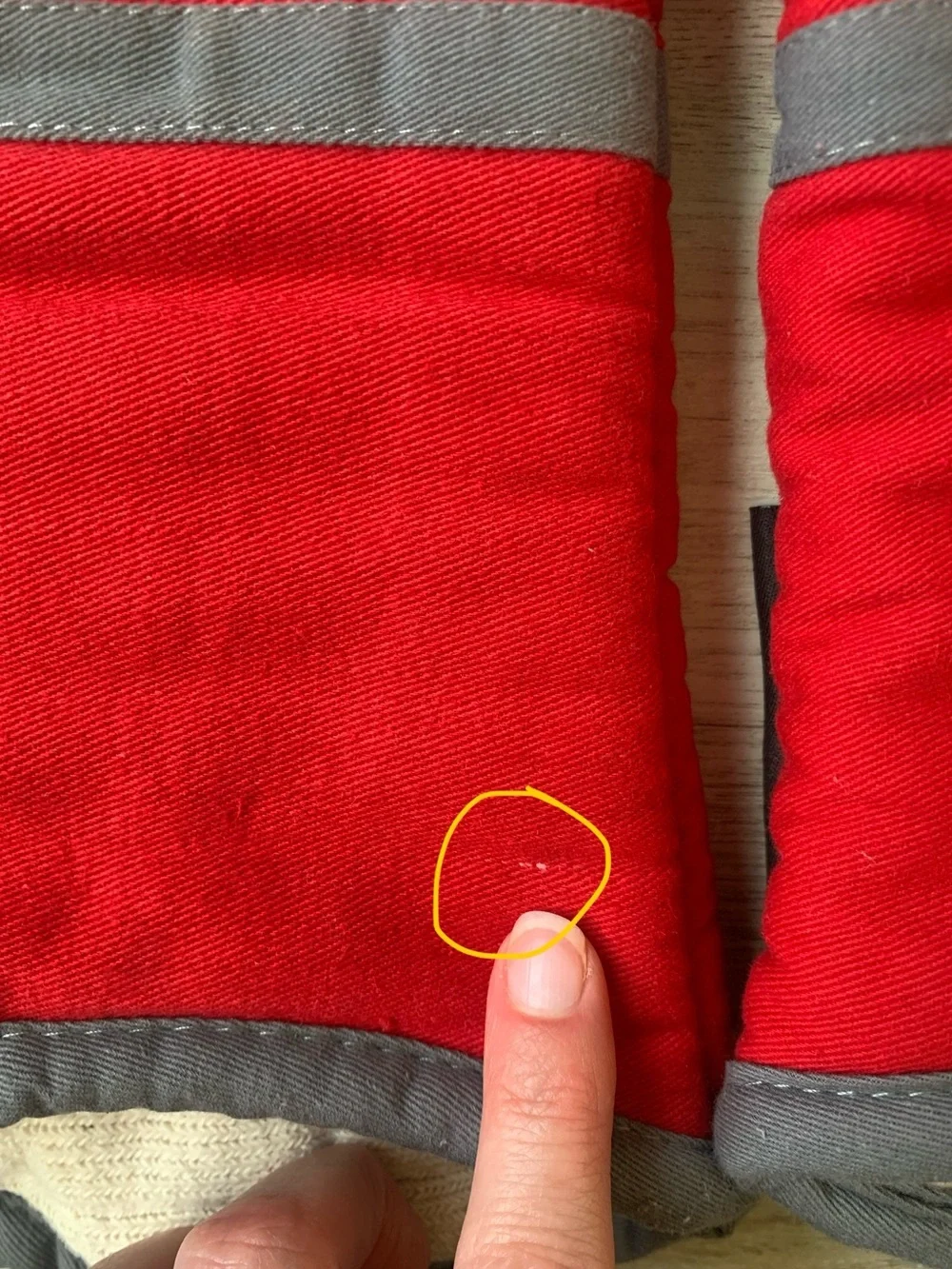 Cuisinart Red Oven Mitts with non slip silicone grips -pair